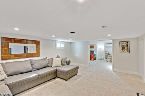 24 Burnham Rd, Greystone Park NJ  07950-1715 exterior