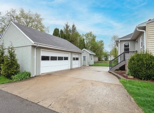 427 New Castle St, Zelienople PA  16063-1253 exterior