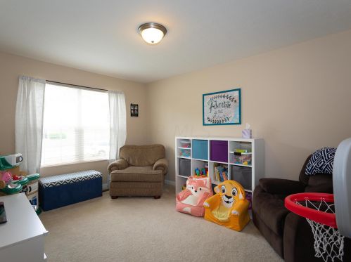 211 Glen Crossing Dr, Pataskala, OH 43062-7135