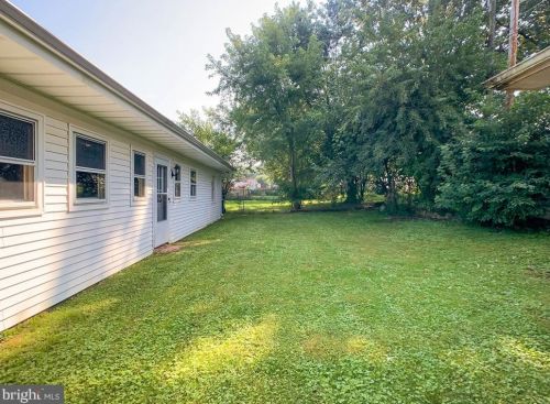 816 Dunbury Rd, Fairless Hills, PA 19030-2512