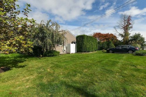 1 Kathy St, South Kingstown RI  02882-5040 exterior