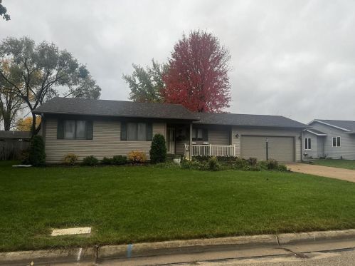916 Vicki Dr, Tomah, WI 54660-1779