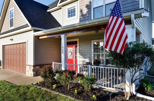864 Ronald Reagan Dr, Fayetteville, NC 28311-1678