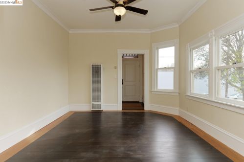 2509 Filbert St, Oakland CA 94607-2920 exterior