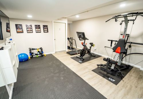 69 Rogues Path, Huntington Station NY  11746-2737 exterior