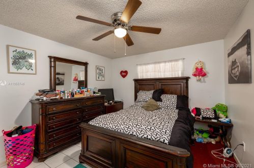 3153 70th Ter, Hialeah FL  33018-5272 exterior