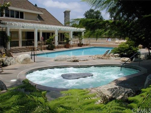 2571 Plaza Del Amo, Torrance CA  90503-7330 exterior