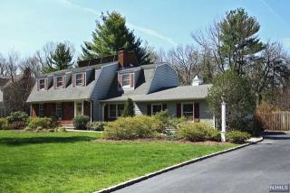 343 Lakeview Dr, Wyckoff NJ  07481-2327 exterior