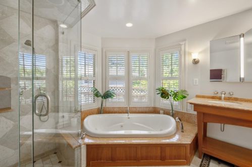 18 Ethel Ct, Redwood City CA  94061-2400 exterior