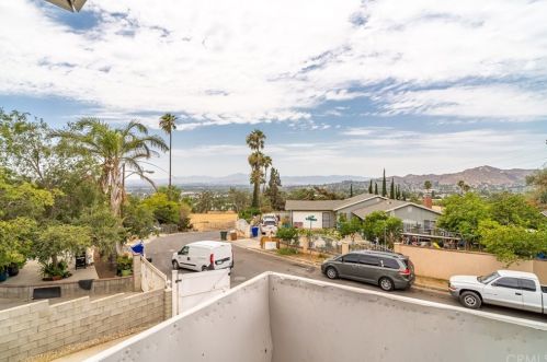 5887 Paramount Dr, Riverside CA 92509-0806 exterior