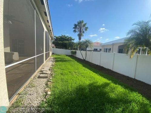 327 188th Ter, Hollywood FL  33029-5441 exterior