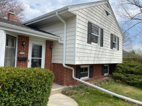 424 Bel Aire Dr, Thiensville, WI 53092-1432