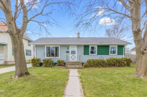 910 Lowell St, Two Rivers, WI 54241-3637