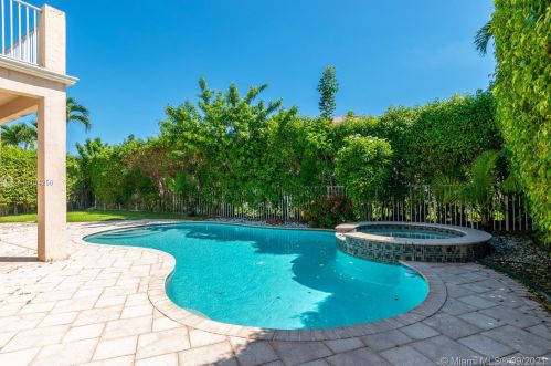 913 168 Ave, Hollywood FL 33028-2021 exterior