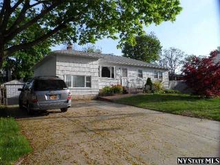 52 Merritt St, North Lindenhurst, NY 11757-1234