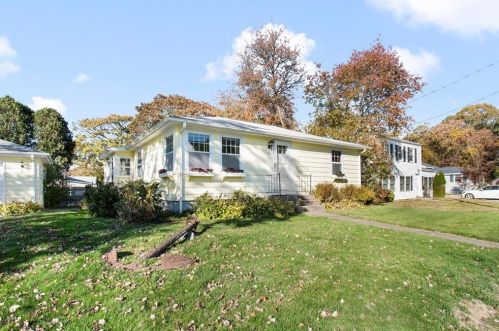 10 Wayne St, South Kingstown RI  02882-3814 exterior