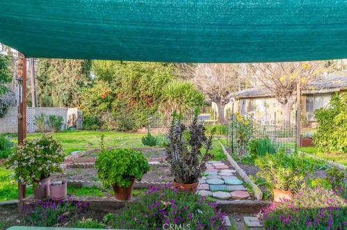 24 Center St, Redlands CA  92373-8102 exterior