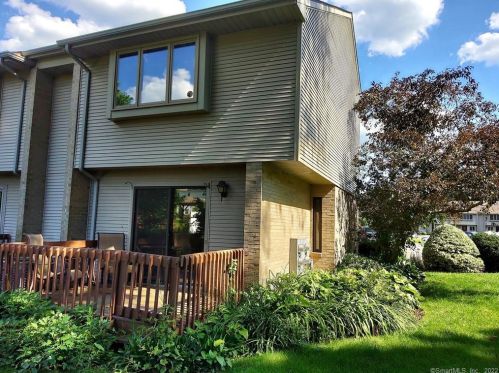 827 Oronoke Rd, Waterbury CT  06708-3923 exterior