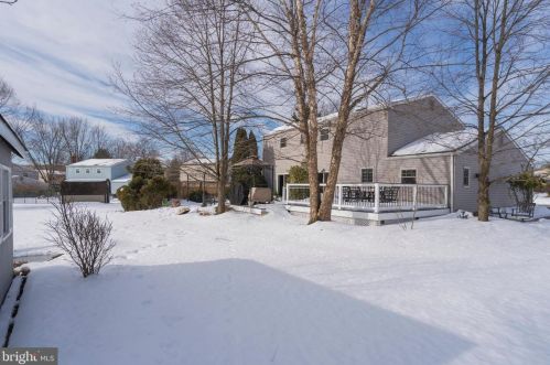 1162 Horseshoe Dr, Blue Bell PA  19422-1947 exterior