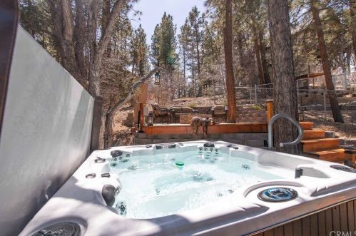 104 Aeroplane Blvd, Big Bear City, CA