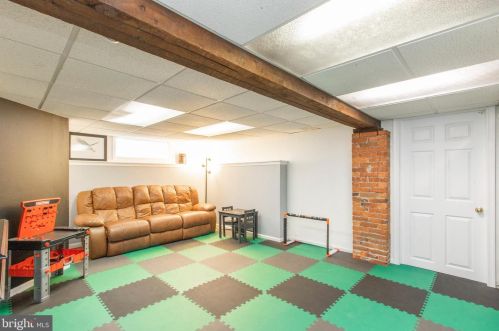 332 Washington Ave, Downingtown PA  19335-2916 exterior