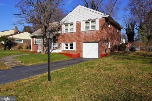 7 Wayne Dr, Wilmington, DE 19809-1634