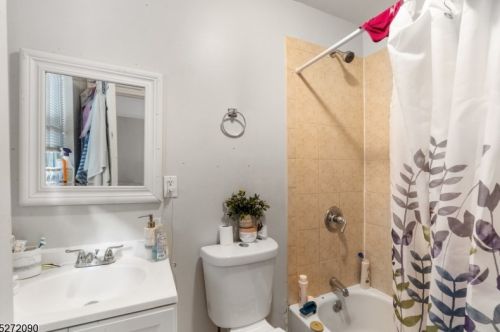 22 Godwin Ave, Paterson NJ  07501-1601 exterior