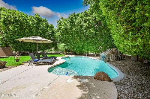 1806 Fawn Dr, Phoenix, AZ 85042-6877
