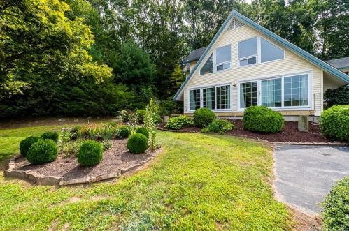 10 Baldwin Dr, Waterford CT  06385-2708 exterior