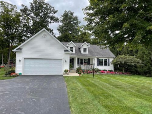 24 Jefferson Ridge Dr, Pataskala, OH 43062-8065