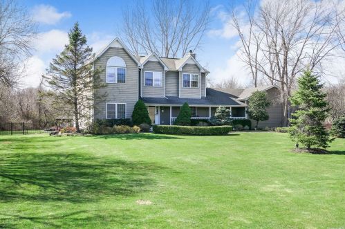 14 Jareds Path, Brookhaven, NY 11719-9437