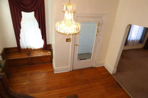 124 1st St, Jeannette, PA 15644-3353