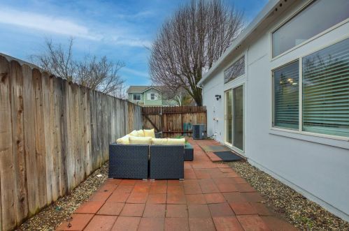 6384 Laguna Mirage Ln, Elk Grove CA  95758-5461 exterior