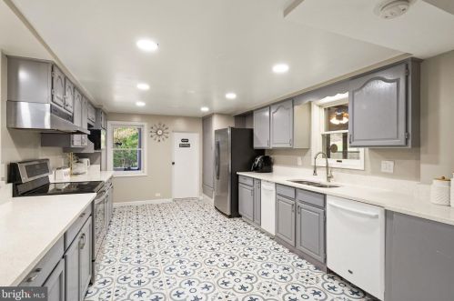 13188 Loyalty Rd, Leesburg VA  20176-6112 exterior