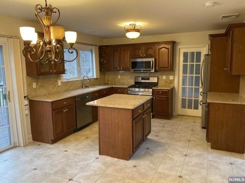 379 Goffle Rd, Ridgewood NJ  07450-4033 exterior