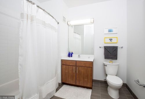 1368 Lasalle Ave, Minneapolis MN  55403-2316 exterior