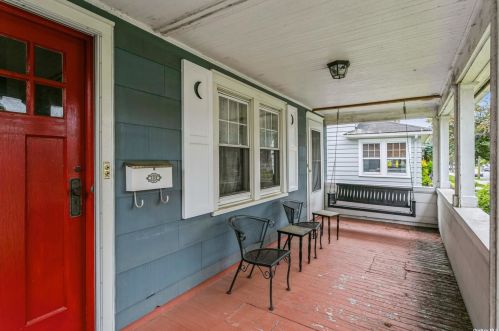 71 Locust St, Floral Park, NY 11001-3106