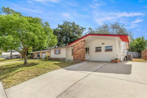 1638 Doubloon Dr, Tarpon Springs, FL 34690-6120