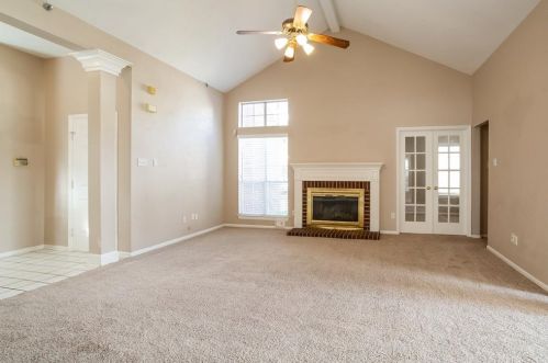 136 Lake Point Dr, League City TX  77573-6970 exterior