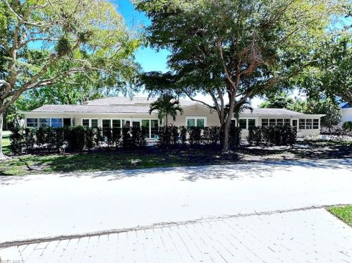 1011 7th St, Naples, FL 34102-7300
