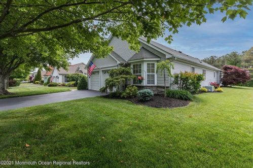 144 Skyline Dr, Lakewood, NJ 08701-5738
