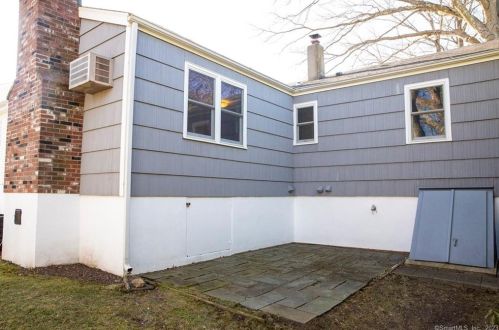 16 Visconti St, Norwalk CT  06851-4033 exterior