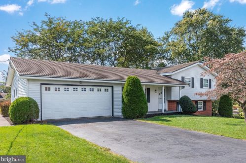 236 4th St, Bally, PA 19503-9662