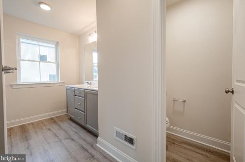 706 Hornblende Ave, Kennett Sq PA  19348-3614 exterior