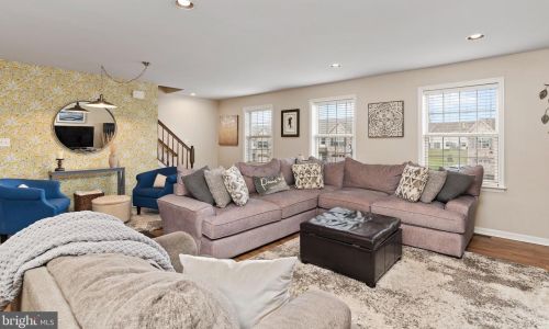 262 Melbourne Ln, Navy Sup Dpt PA  17055-6674 exterior