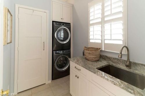 446 Bayside Ave, Naples FL 34108-2314 exterior