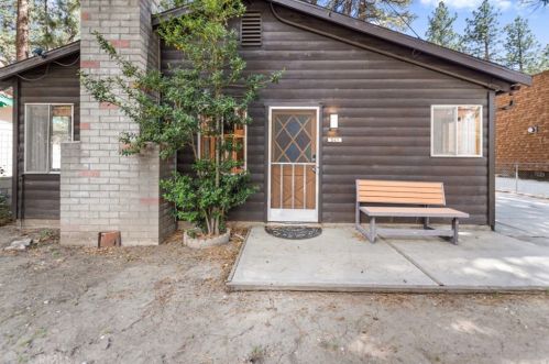 340 Sherwood Blvd, Big Bear City CA  92314 exterior