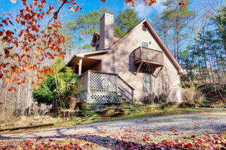 2825 Easy St, Pigeon Forge, TN 37862-7522