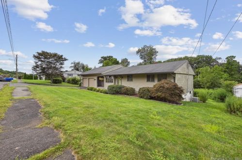 214 Oak Ridge Dr, Middletown, CT 06457-1986