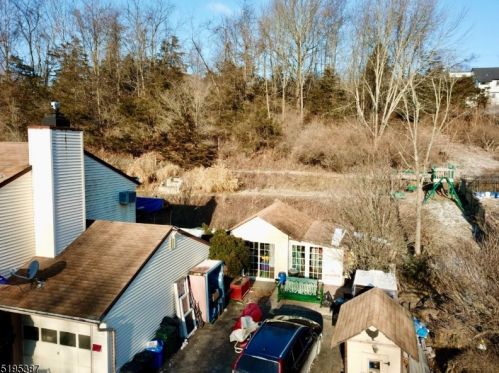 70 Haggerty Rd, Wantage NJ  07461-2706 exterior